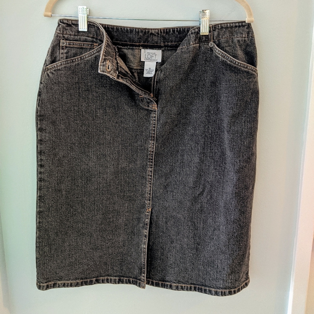 Black rinse Ann Taylor Loft denim skirt sz10
